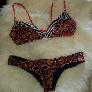 billabong bikini/ scrunch butt